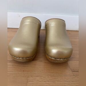 Santina Women's Lotte Wood Leather Upper Slip on Clogs Size 39